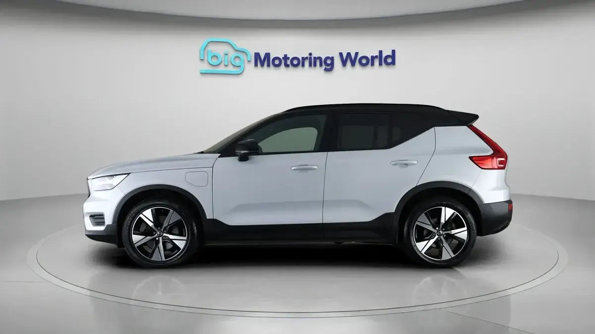 Used Volvo XC40 Plus 211 HP (155 kW) 2021 Silver SUV
