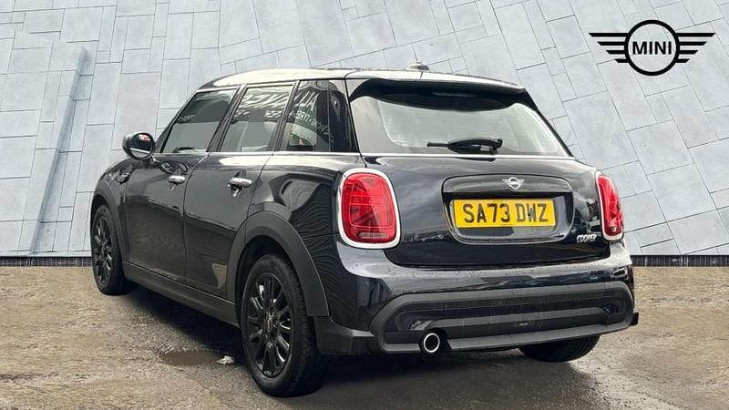 Usado Mini Cooper Classic 134 HP (98 kW) 2023 Preto Citadino