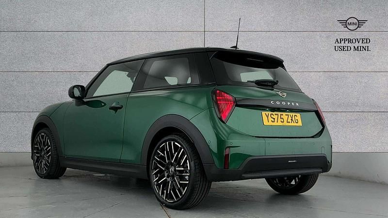 Usado Mini Cooper Hatch 113 kW (154 HP) 2025 Verde Citadino