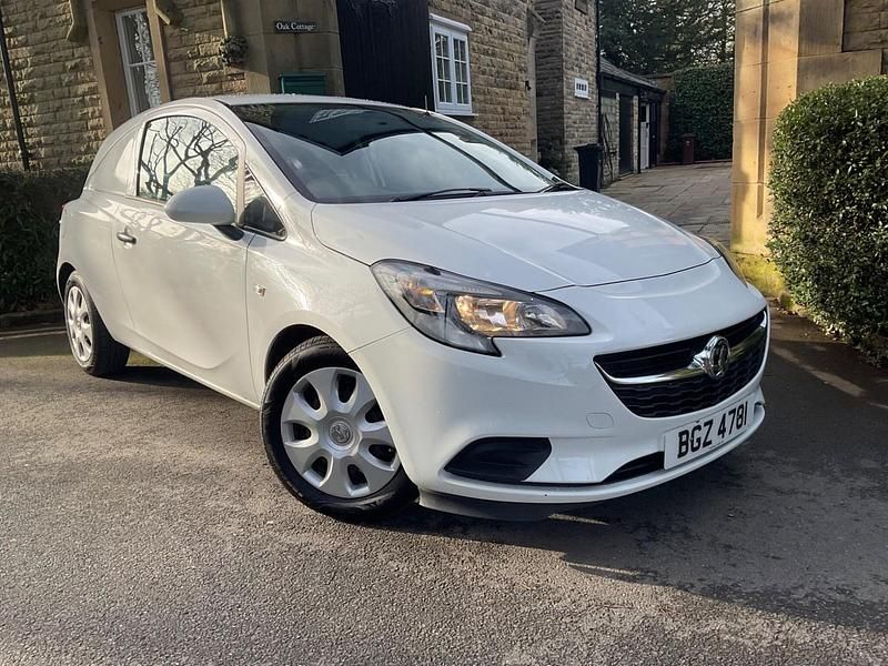 Used Vauxhall Corsa 95 HP (69 kW) 2016 White Van