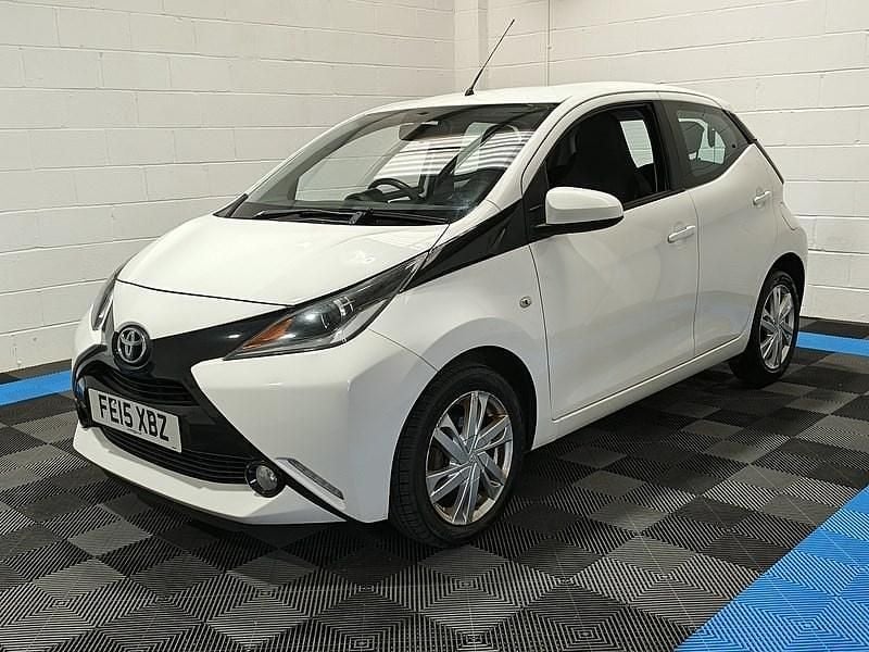 Begagnad Toyota Aygo x-press 2015 Vit Halvkombi