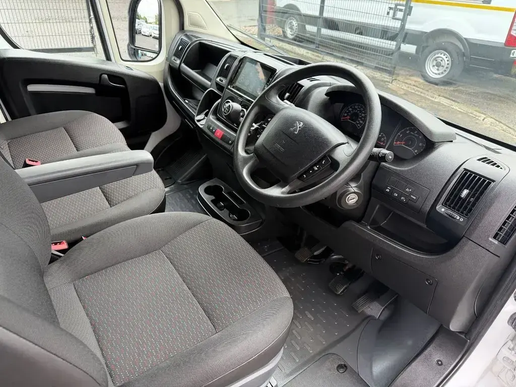 Used Peugeot Boxer Premium 140 HP (102 kW) 2023 White Van