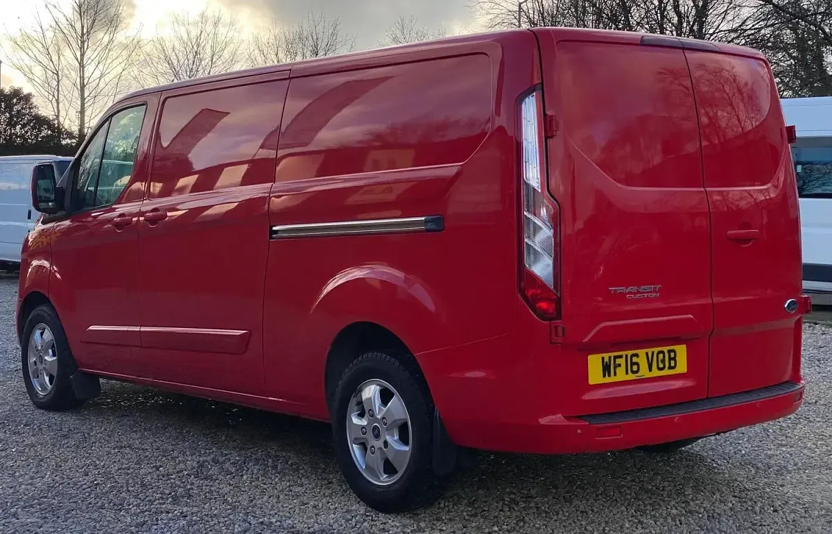 Used Ford Transit Custom Limited 125 HP (91 kW) 2016 Red Van