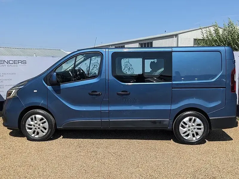 Used Renault Trafic 2019 Blue MPV