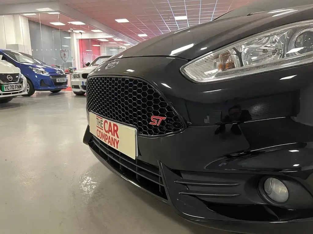 Used Ford Fiesta ST 182 HP (133 kW) 2015 Black Hatchback