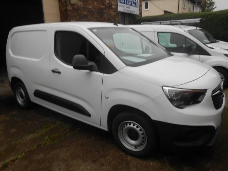 White Used 2019 Vauxhall Combo Edition MPV | £5,995 (Super price) - Image 1/4