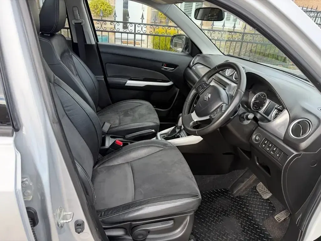 Usado Suzuki Vitara SZ5 120 CV (88 kW) 2017 Plateado SUV