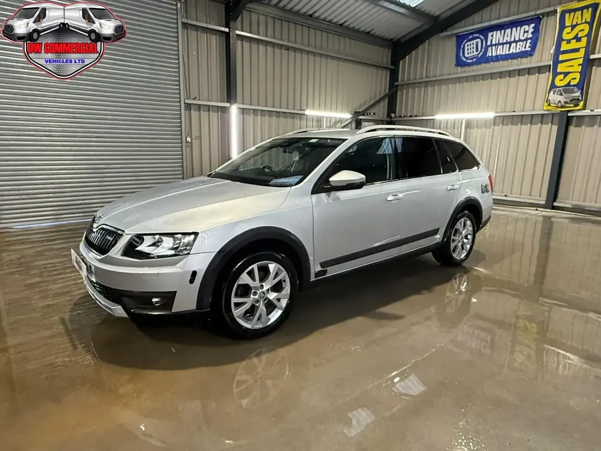Used Skoda Octavia Scout 4x4 140 HP (102 kW) 2015 Silver Estate