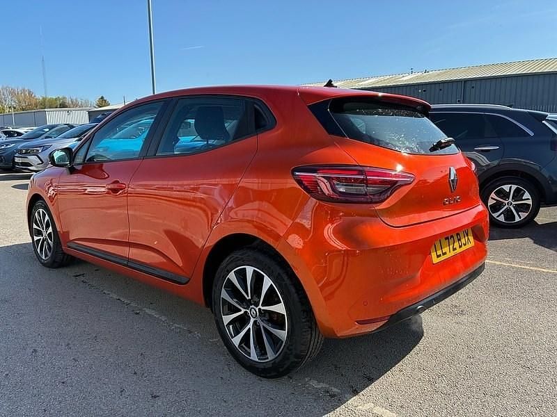Używany Renault Clio V Evolution 90 KM (66 kW) 2022 Pomarańczowy Hatchback