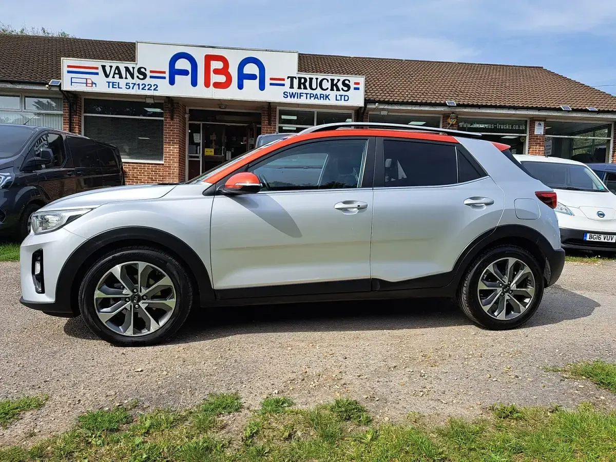 Used Kia Stonic First Edition 118 HP (86 kW) 2018 Silver SUV