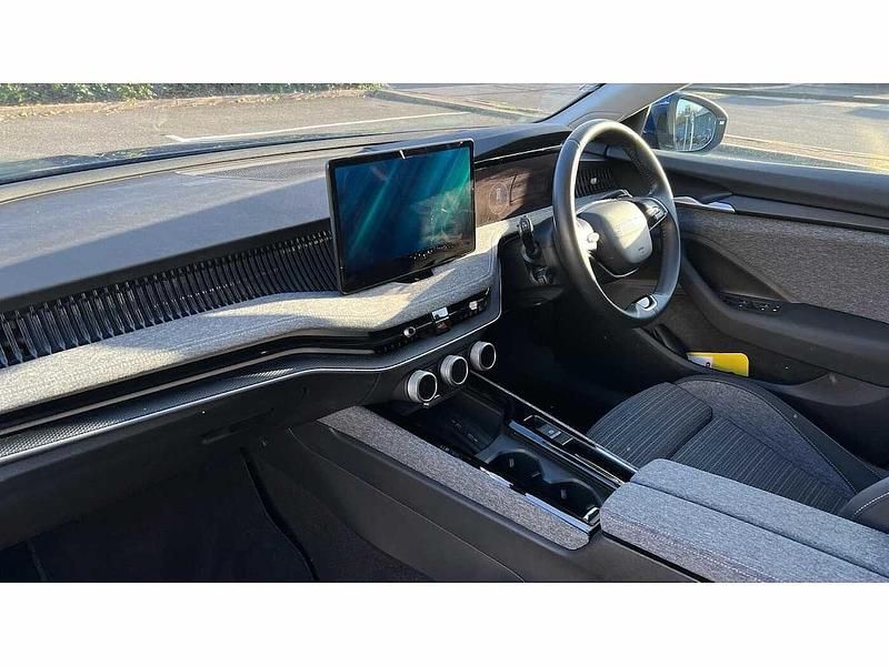 Used Skoda Superb SE Technology 150 HP (110 kW) 2025 Cobalt blue metallic Estate