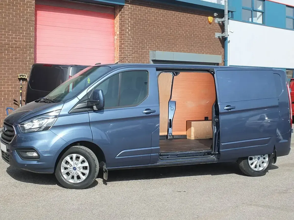 Used Ford Transit Custom Limited 130 HP (95 kW) 2023 Blue Van