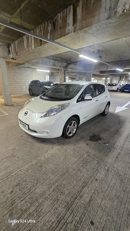 Used Nissan Leaf 80 kW (109 HP) 2011 White Hatchback