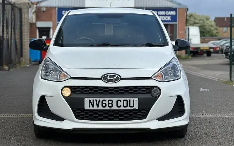 Used Hyundai i10 GO! 67 HP (49 kW) 2018 White Hatchback