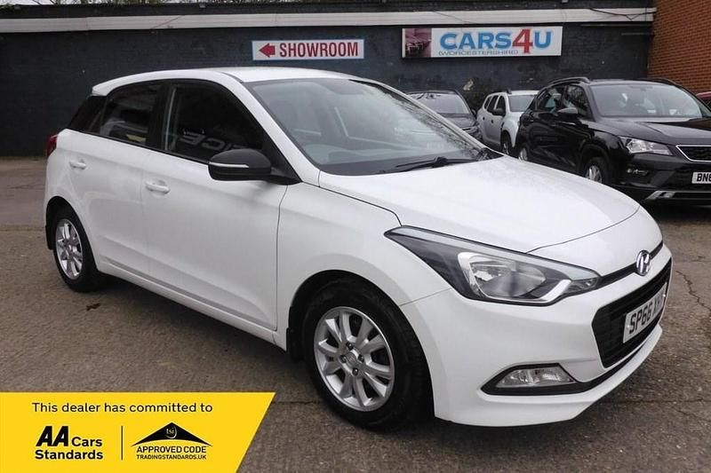 Used Hyundai i20 SE 100 HP (73 kW) 2016 White Hatchback