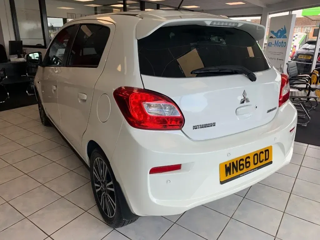 Used Mitsubishi Mirage 79 HP (58 kW) 2016 White Hatchback