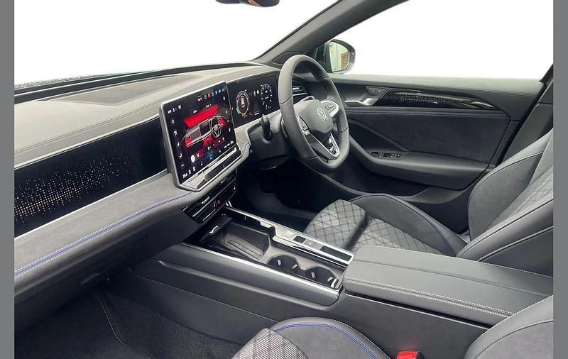 Used VW Passat R-line 147 HP (108 kW) 2025 Black Estate