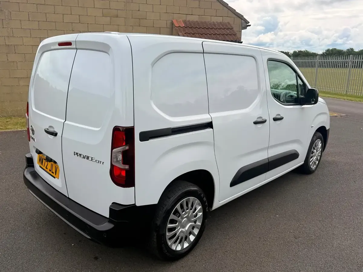 Used Toyota Proace 120 HP (88 kW) 2022 White MPV