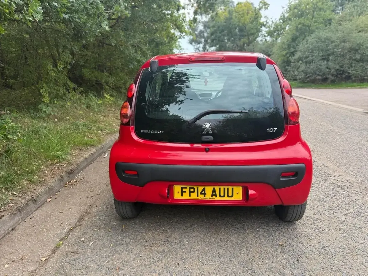 Used Peugeot 107 Active 68 HP (50 kW) 2014 Red Hatchback