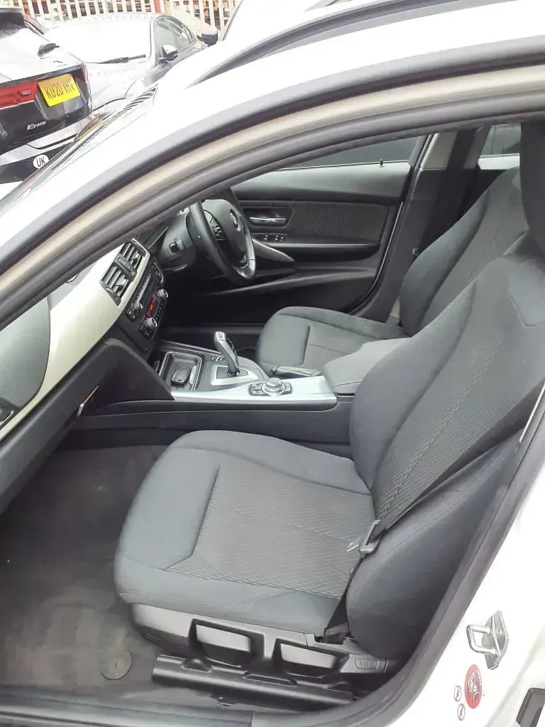 Used BMW 318 Comfort Edition 143 HP (105 kW) 2015 White Estate