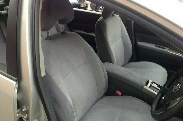 Used Toyota Prius 76 HP (55 kW) 2005 Hatchback