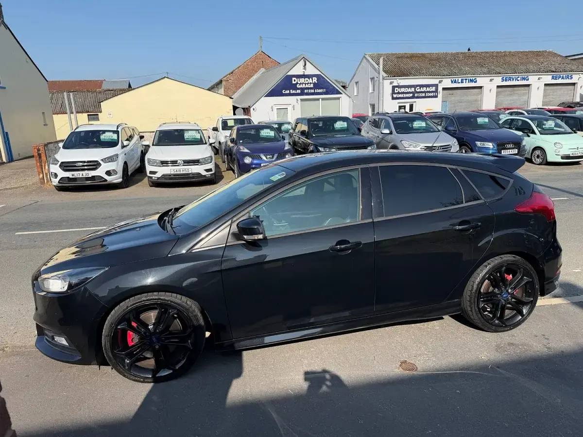 Used Ford Focus ST 185 HP (136 kW) 2015 Black Hatchback
