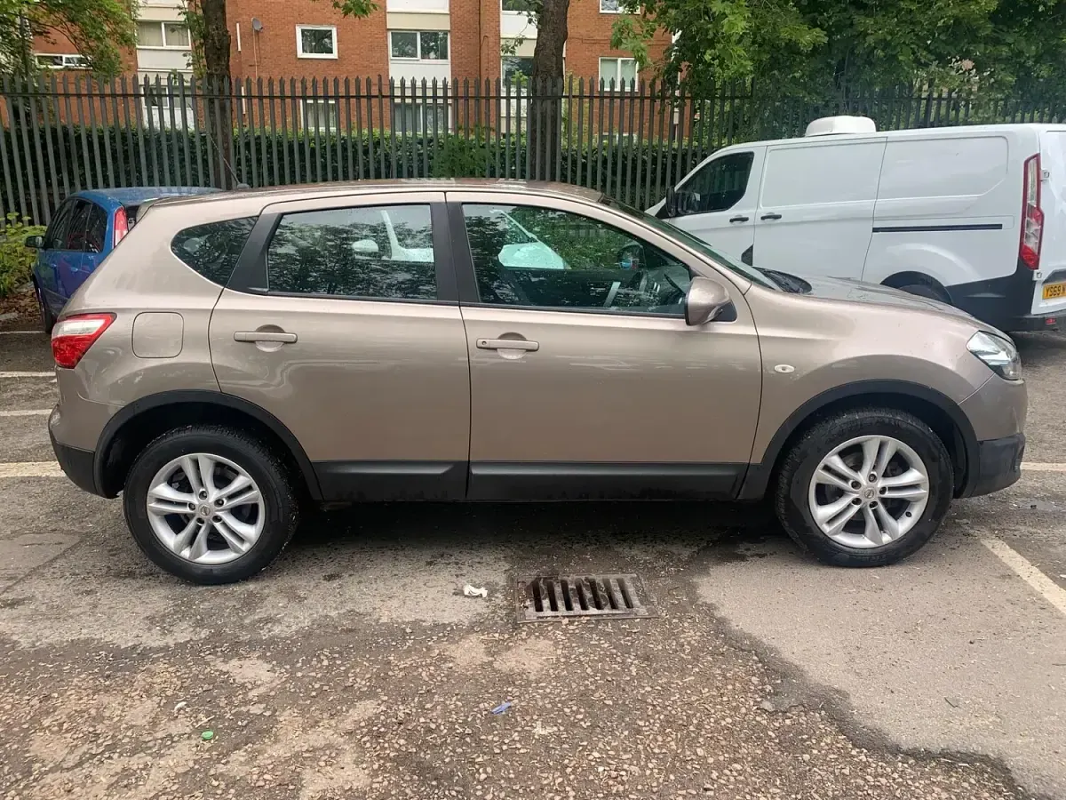 Used Nissan Qashqai Acenta 110 HP (80 kW) 2012 Beige SUV