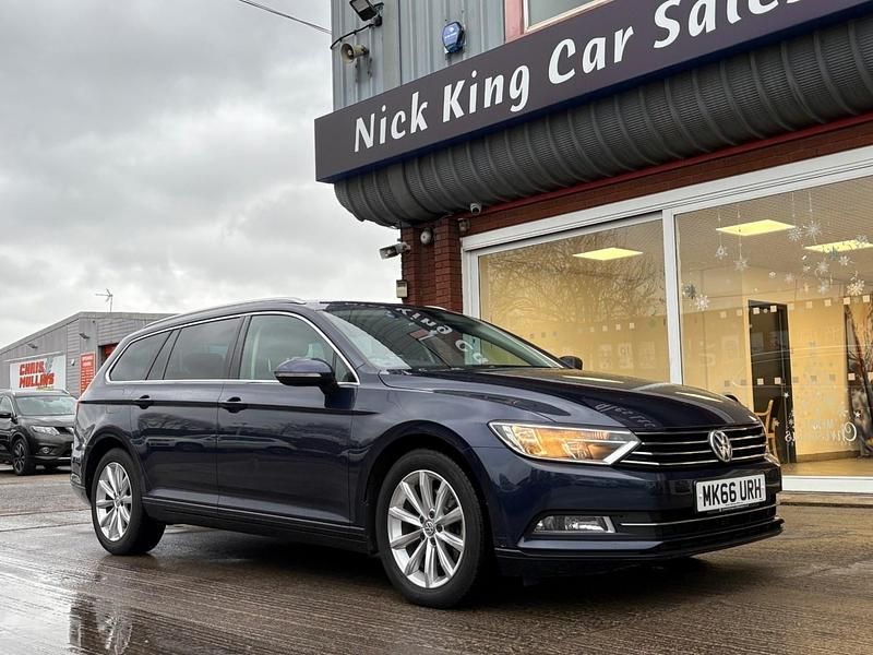 Midnight blue Used 2016 VW Passat Business Estate | £9,575 (Good price) - Image 1/4