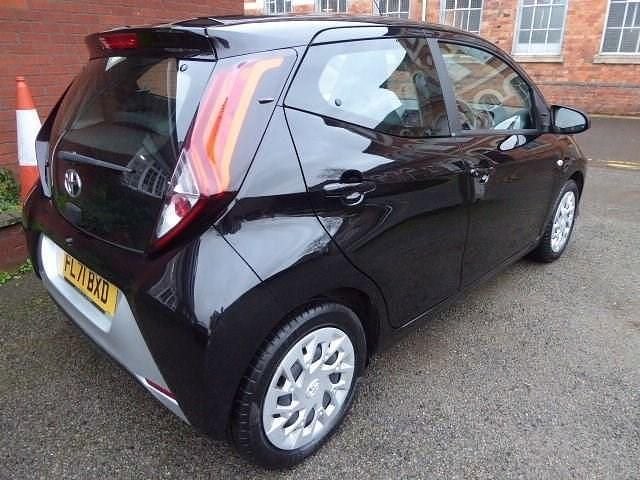 Used Toyota Aygo X-play 71 HP (52 kW) 2021 Black Hatchback