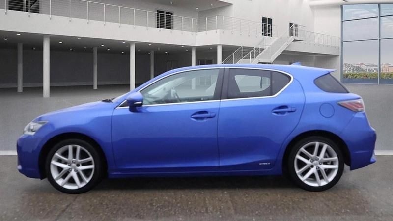 Used Lexus CT200h Luxury Line 2016 Blue Hatchback