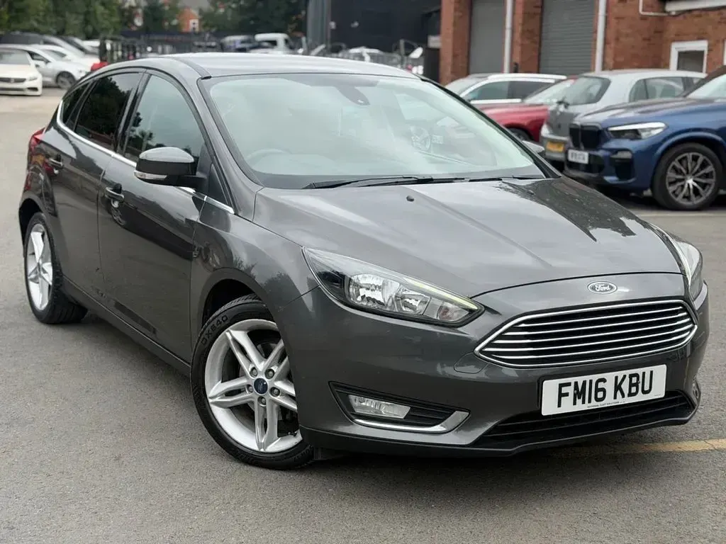 Used Ford Focus Zetec 125 HP (91 kW) 2016 Grey Hatchback