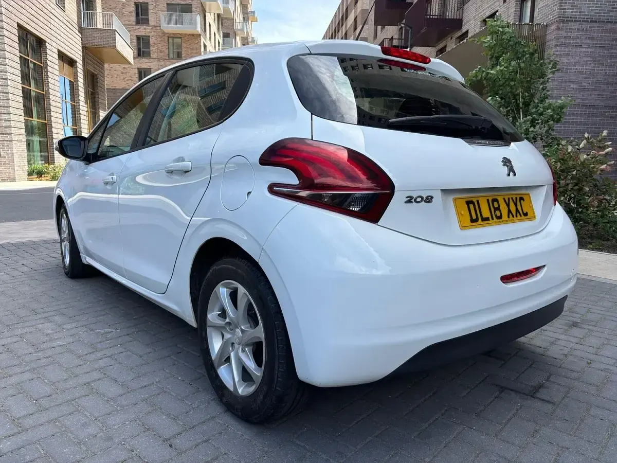Used Peugeot 208 Active 2018 White Hatchback