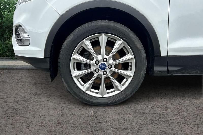 Usado Ford Kuga Titanium 150 HP (110 kW) 2019 Branco SUV