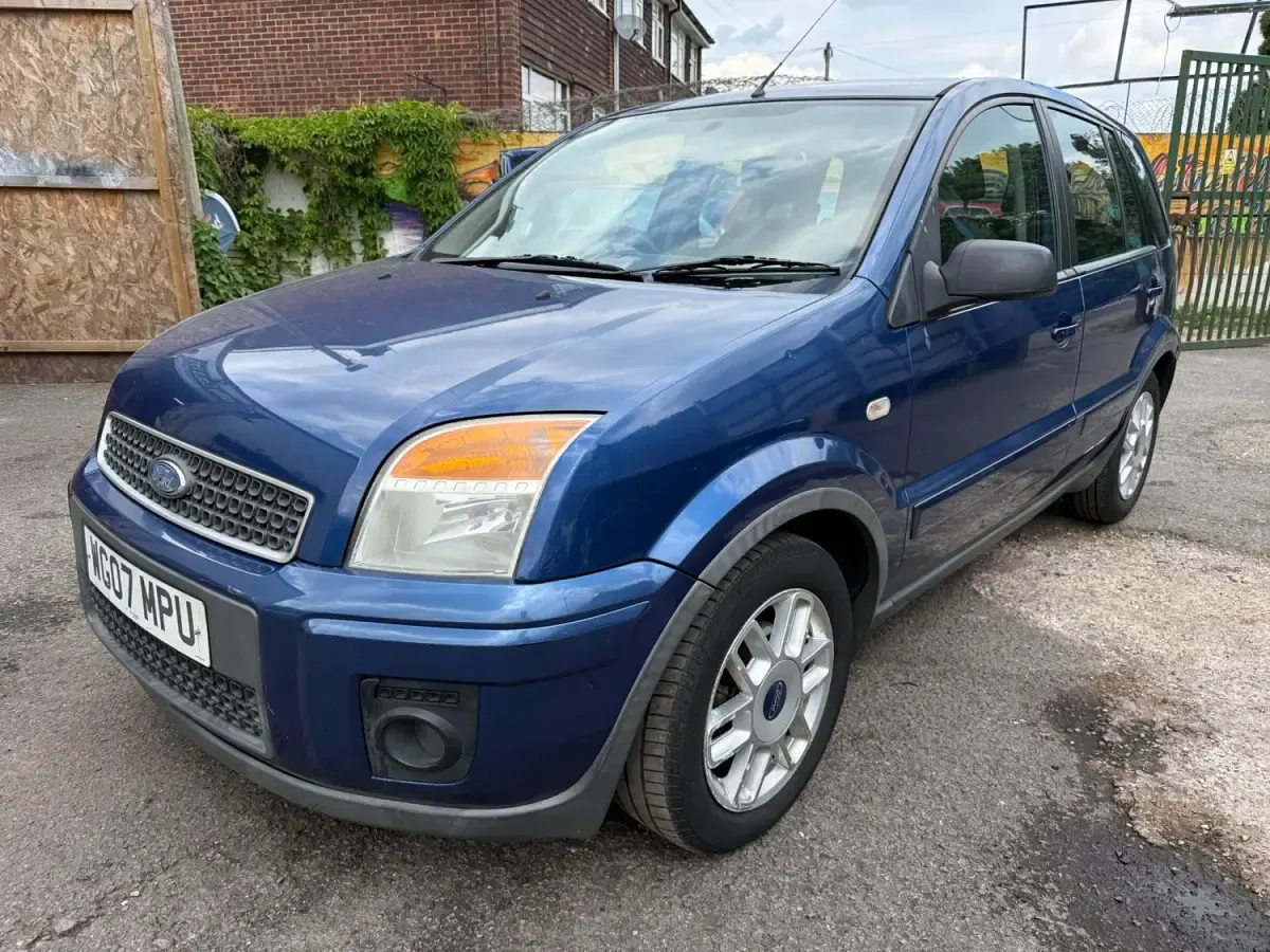 Begagnad Ford Fusion Zetec 101 HK (74 kW) 2007 Blå Halvkombi