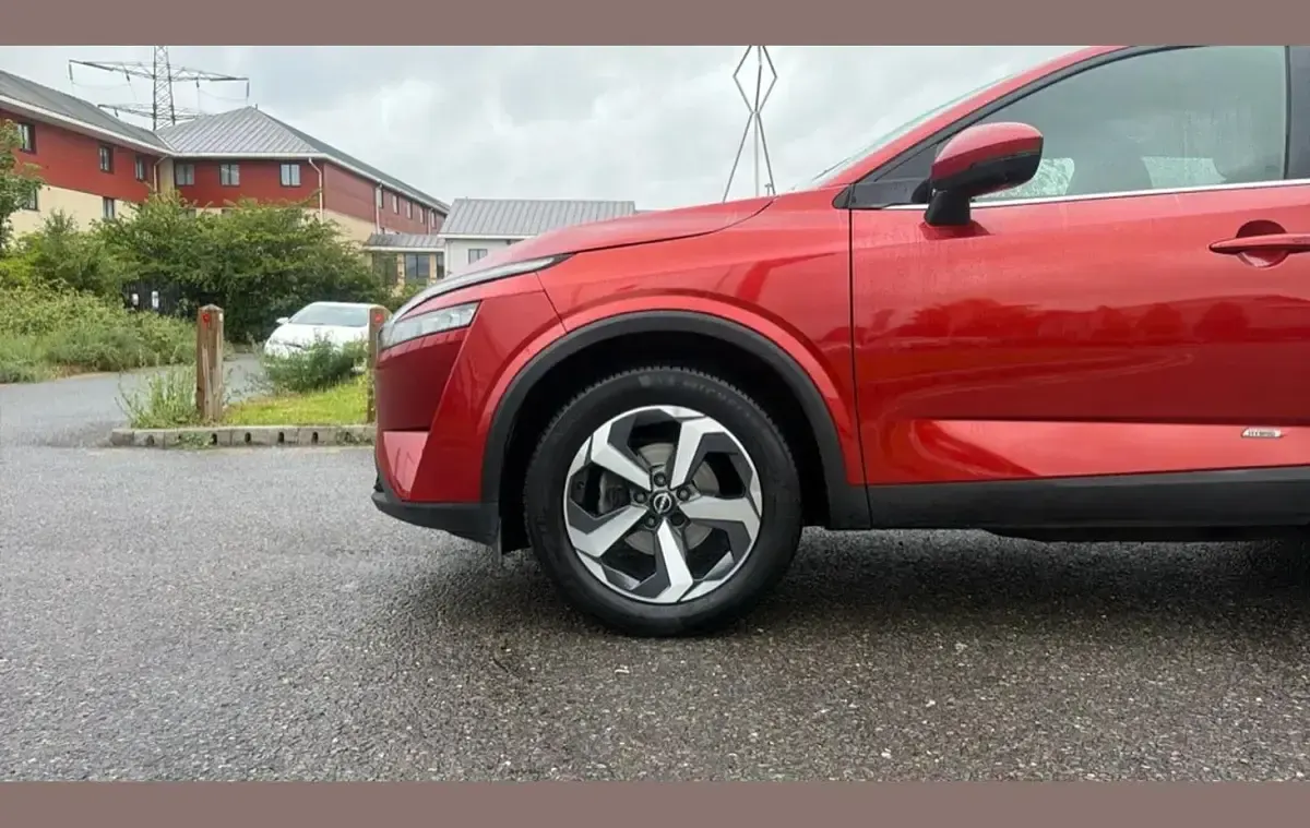 Used Nissan Qashqai N-Connecta 155 HP (114 kW) 2023 Red SUV
