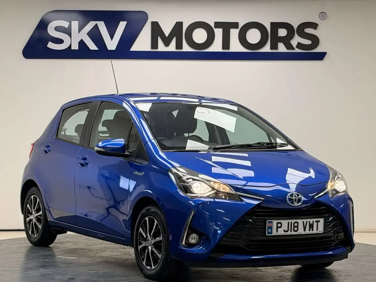 Used Toyota Yaris Hybrid 100 HP (73 kW) 2018 Blue Hatchback