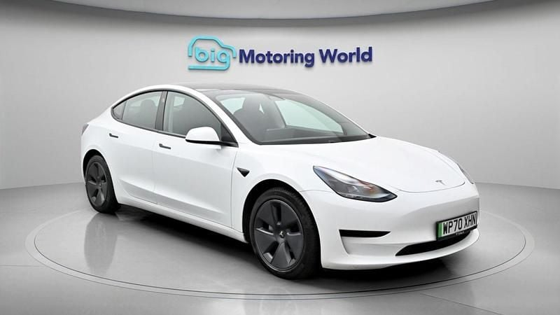 Used Tesla Model 3 Standard Range 239 kW (325 HP) 2020 White Sedan