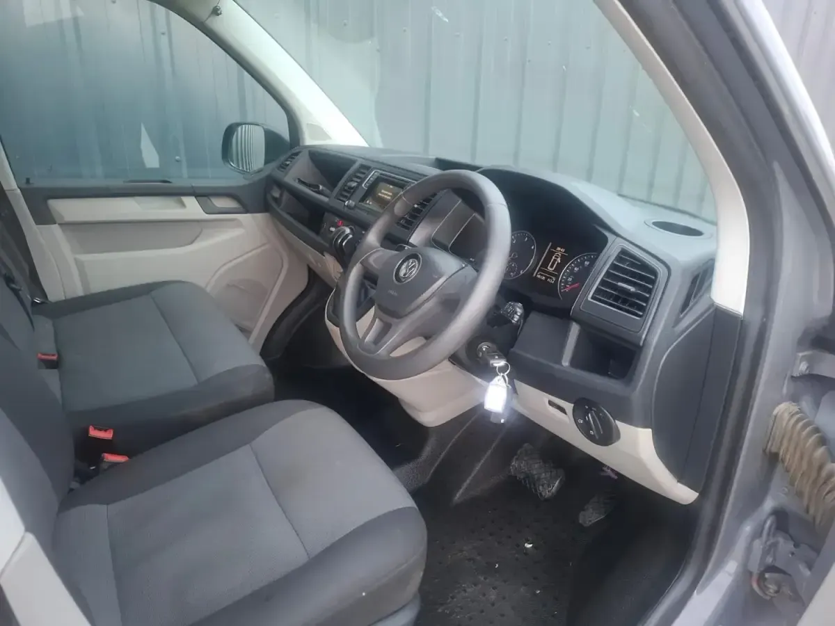 Second-hand VW Transporter Startline 150 CP (110 kW) 2018 Gri Van