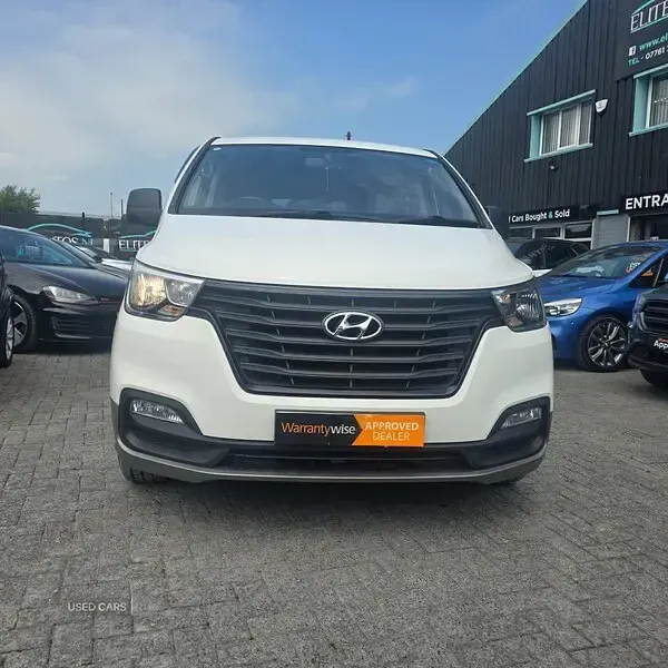 Used Hyundai I800 SE 170 HP (125 kW) 2019 White MPV