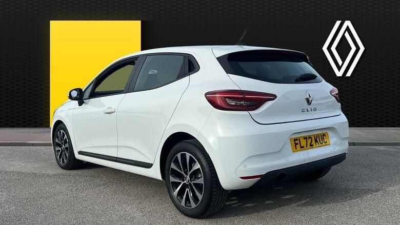 Used Renault Clio V Iconic 90 HP (66 kW) 2022 White Hatchback