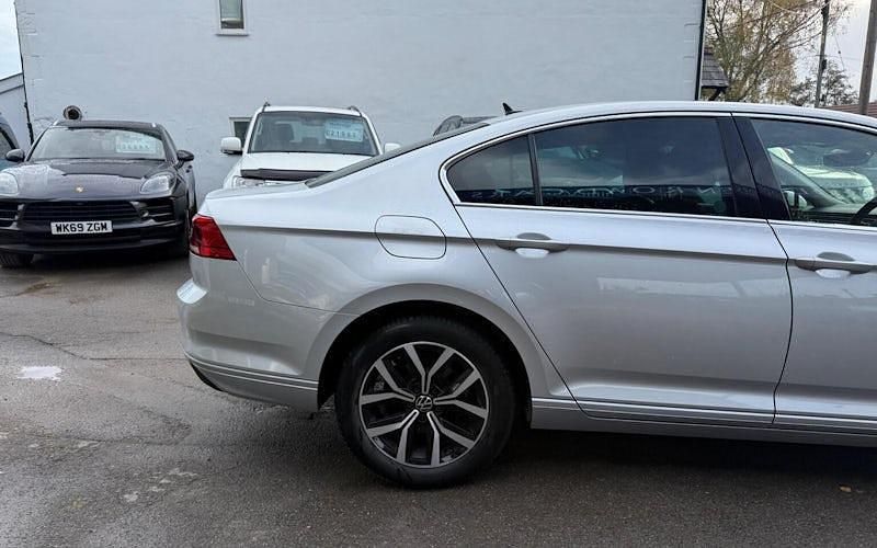 Used VW Passat SEL 150 HP (110 kW) 2020 Silver Sedan