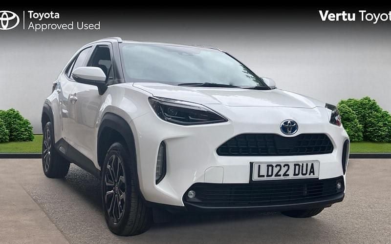 Used 2025 Toyota Yaris Hybrid Design Estate | £20,396 (Super price) - Image 1/4