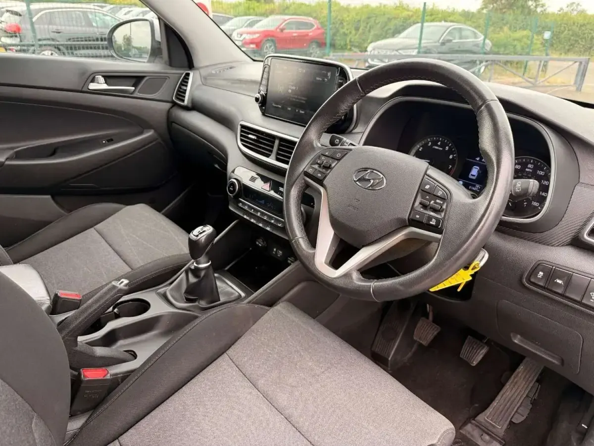 Used Hyundai Tucson SE 132 HP (97 kW) 2019 Silver SUV
