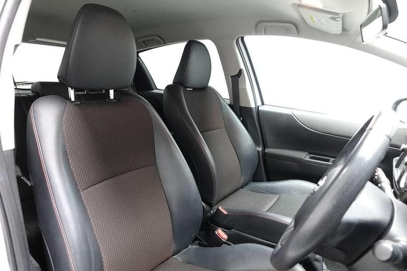 Used Toyota Yaris SR 101 HP (74 kW) 2013 White Hatchback