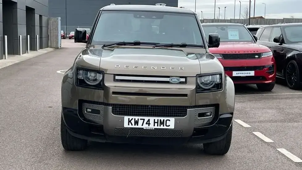 Second-hand Land Rover Defender HSE Dynamic 350 CP (257 kW) 2024 Maro SUV