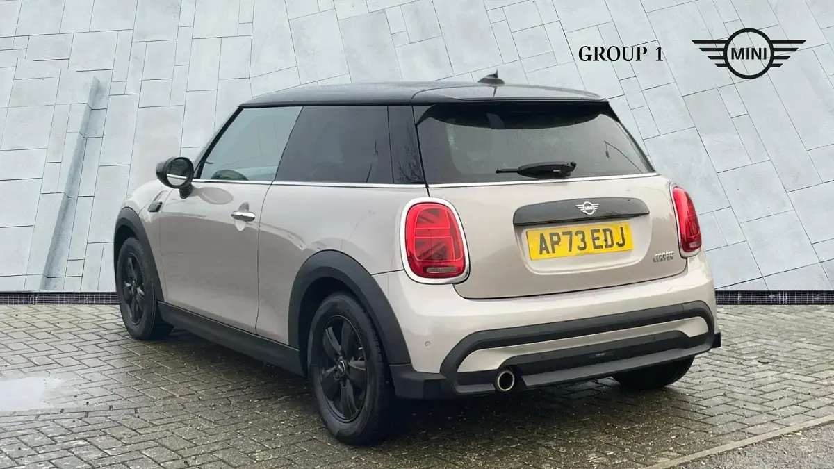 Begagnad Mini Cooper Classic 136 HK (100 kW) 2023 Grå Halvkombi