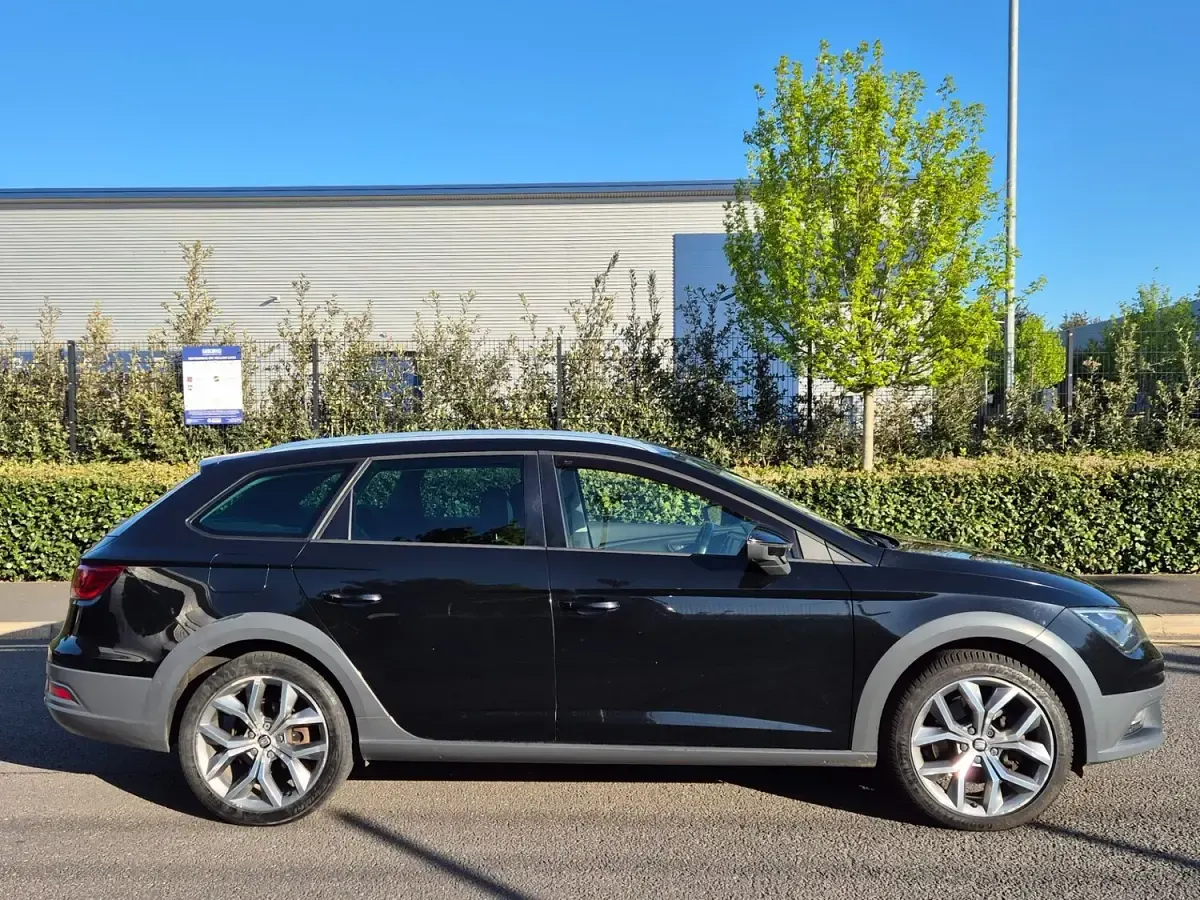 Usado Seat Leon SE Technology 184 HP (135 kW) 2015 Preto Carrinha
