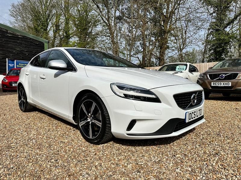 Gebraucht Volvo V40 R-Design 122 PS (89 kW) 2018 Weiß Kleinwagen