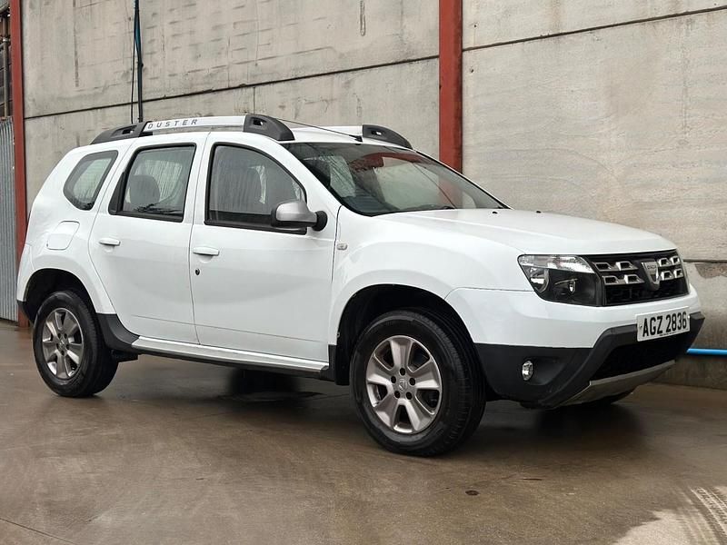 Used Dacia Duster Lauréate 2015 White Hatchback