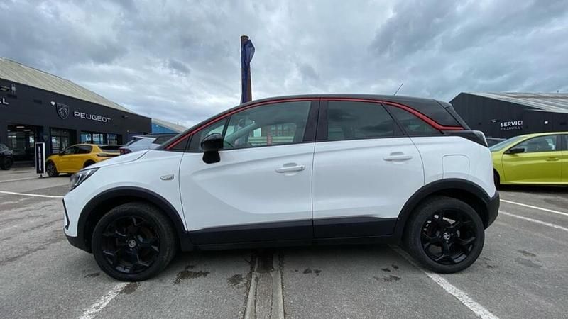 Used Vauxhall Crossland GS Line 108 HP (79 kW) 2022 White SUV